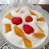 生クリームにフルーツをのせてショートケーキ気分